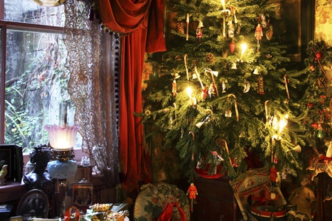 Have an 18th century-themed Christmas party at Town Hall Hotel